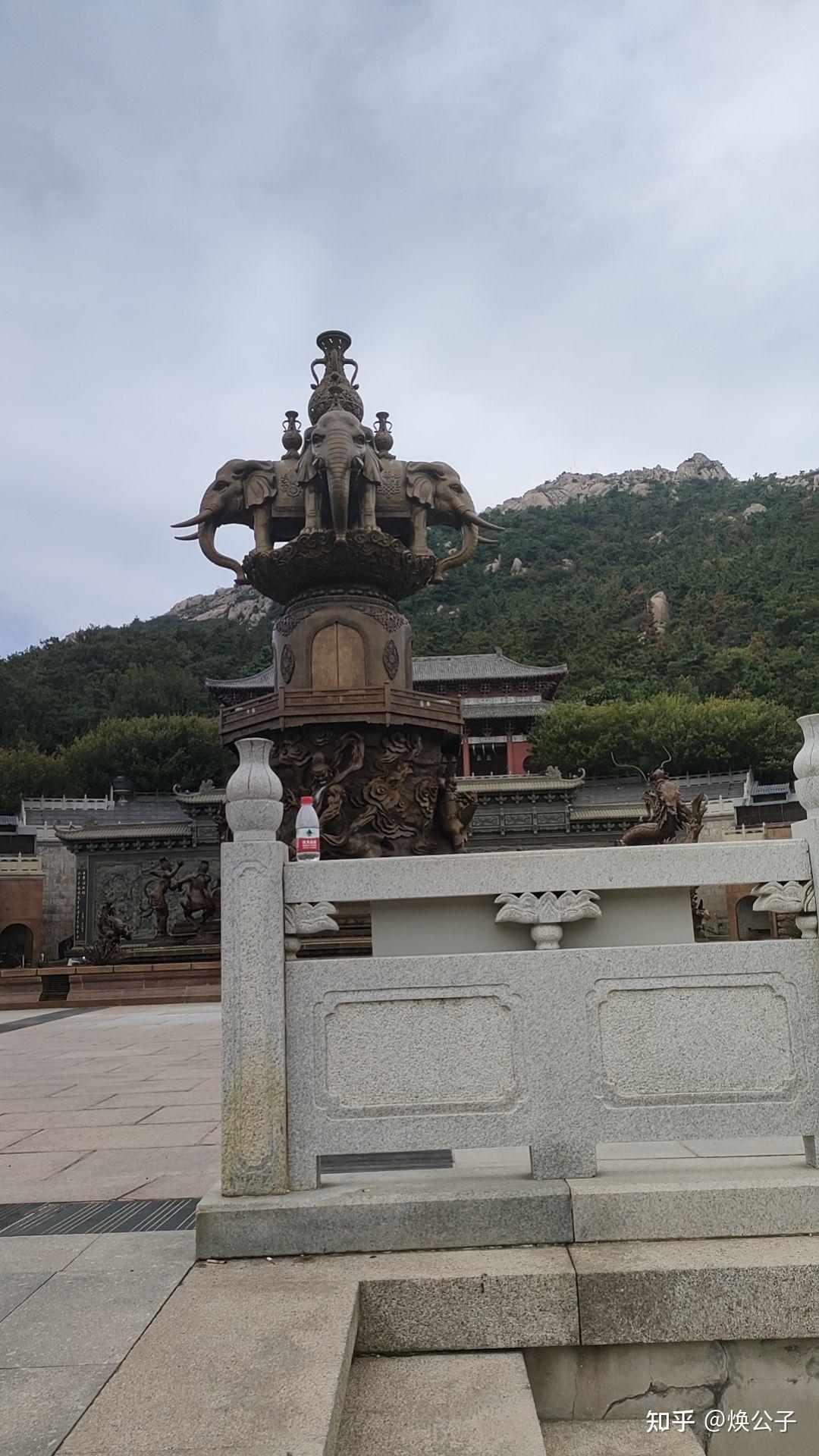 清晨访道观与佛寺的对比体验