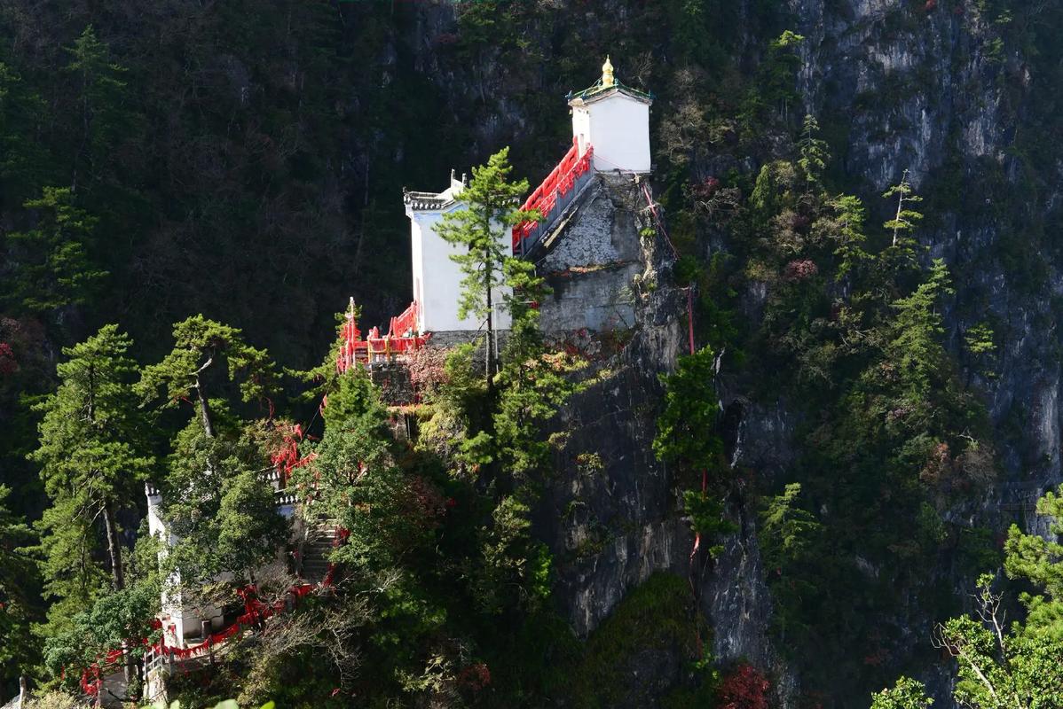 秋天的秦岭最美道观塔云山